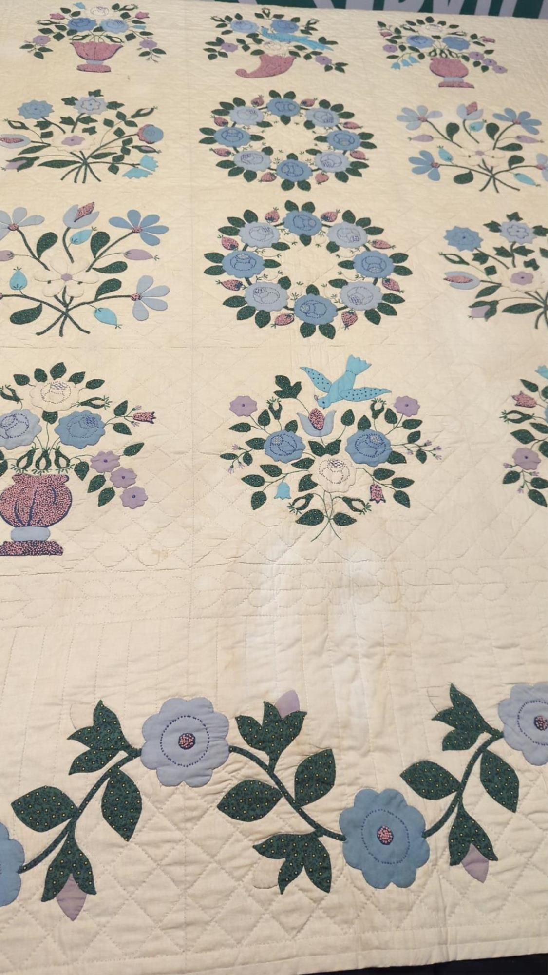 Floral Applique hand made quilt (1 of 4)