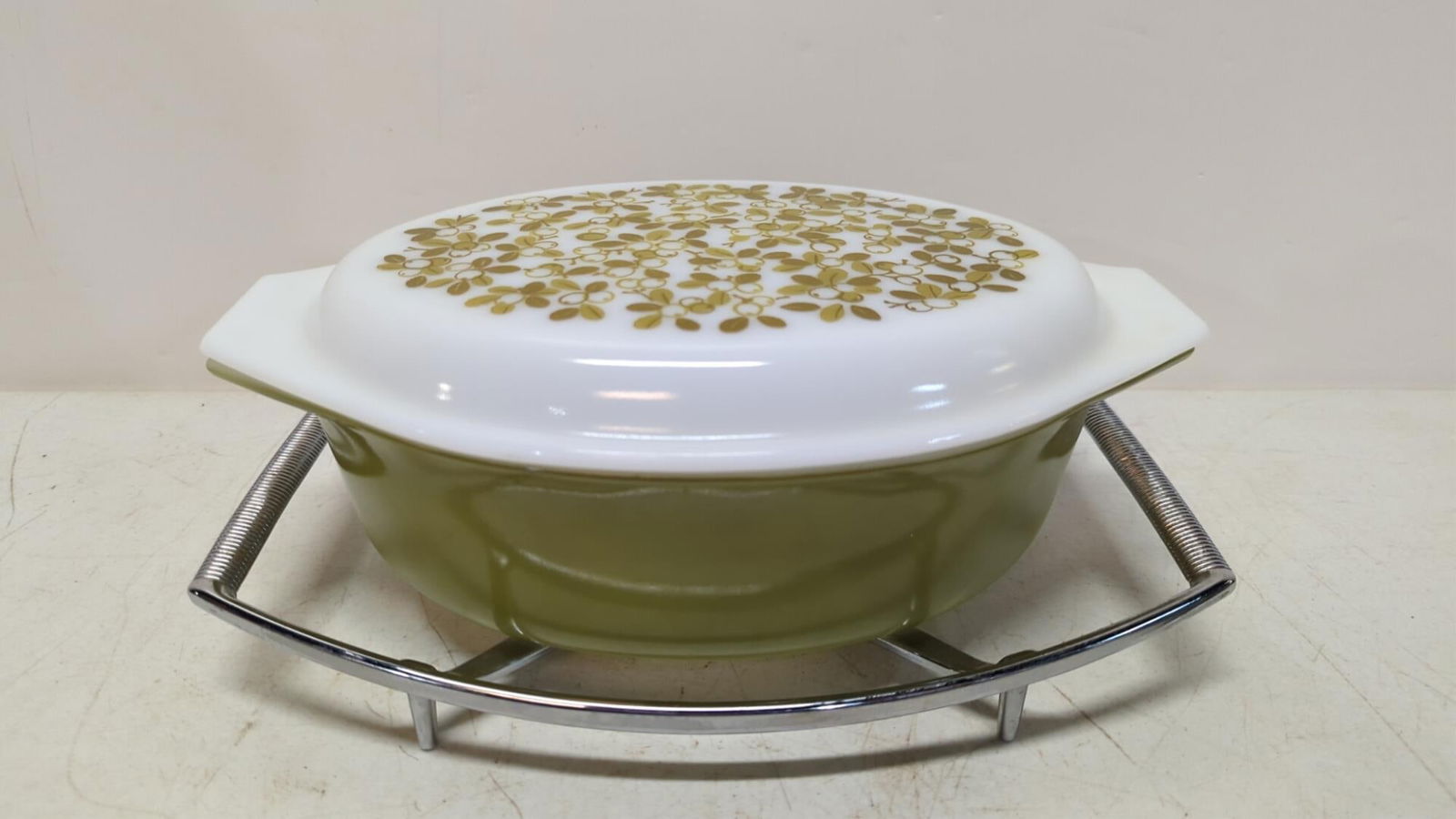 Vintage Pyrex bowl with holder: 2 1/2 quart Verde Green with warming tray