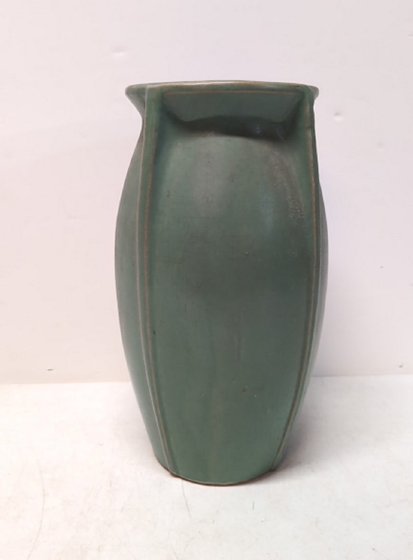 Antique Matte Green early McCoy Fin vase (1 of 5)