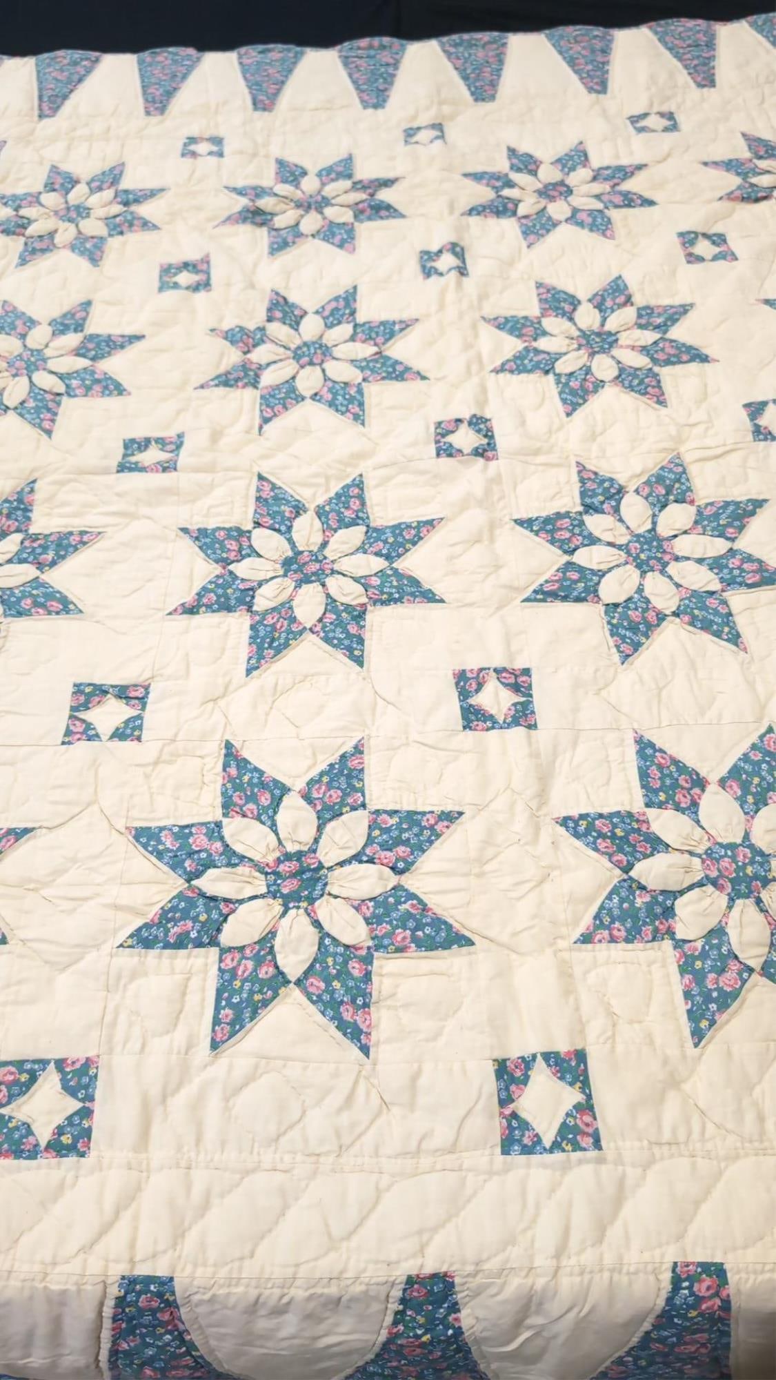 Vintage Star Pattern Hand made quilt (1 of 2)