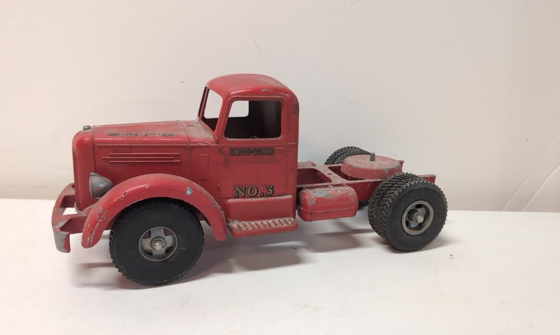 Vintage Smith Miller Mack truck (1 of 3)
