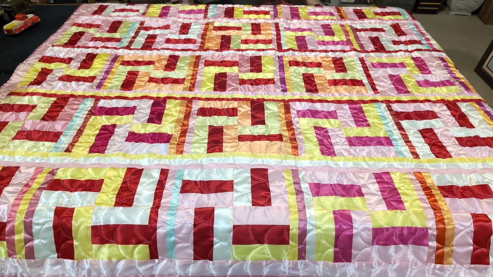 Handmade Maze pattern quilt (1 of 3)
