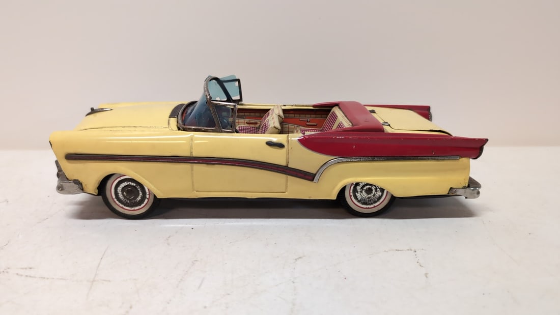 Vintage 1957 Ford Fairlane Japan Friction Car (1 of 6)