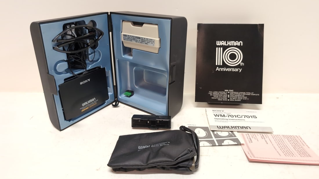 Sony Walkman 701 - C (1 of 1)