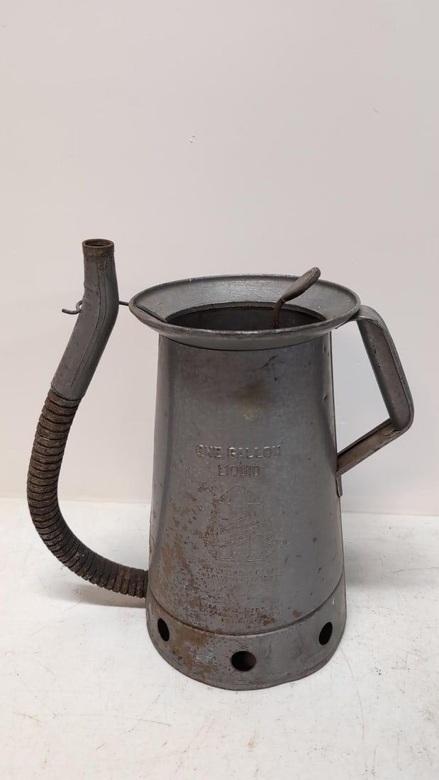 Vintage 1 quart Huffman oil Company pouring can: 11 1/2" T