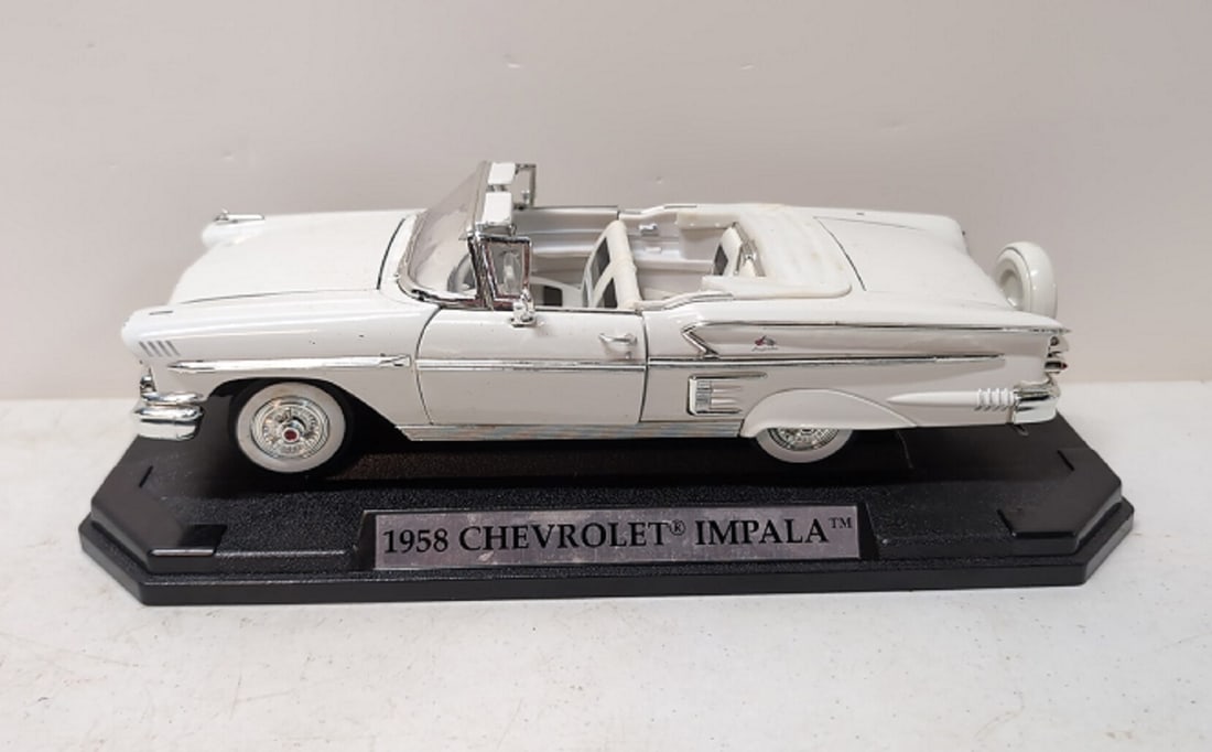 1958 Chevrolet Impala Convertible 1:18 scale car (1 of 2)