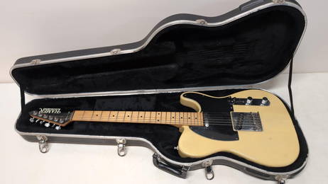 Hammer Electric Guitar w/Fender hard case