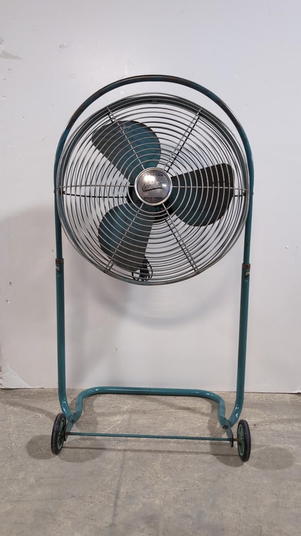 Vintage Emerson Seabreeze adjustable floor fan (1 of 2)