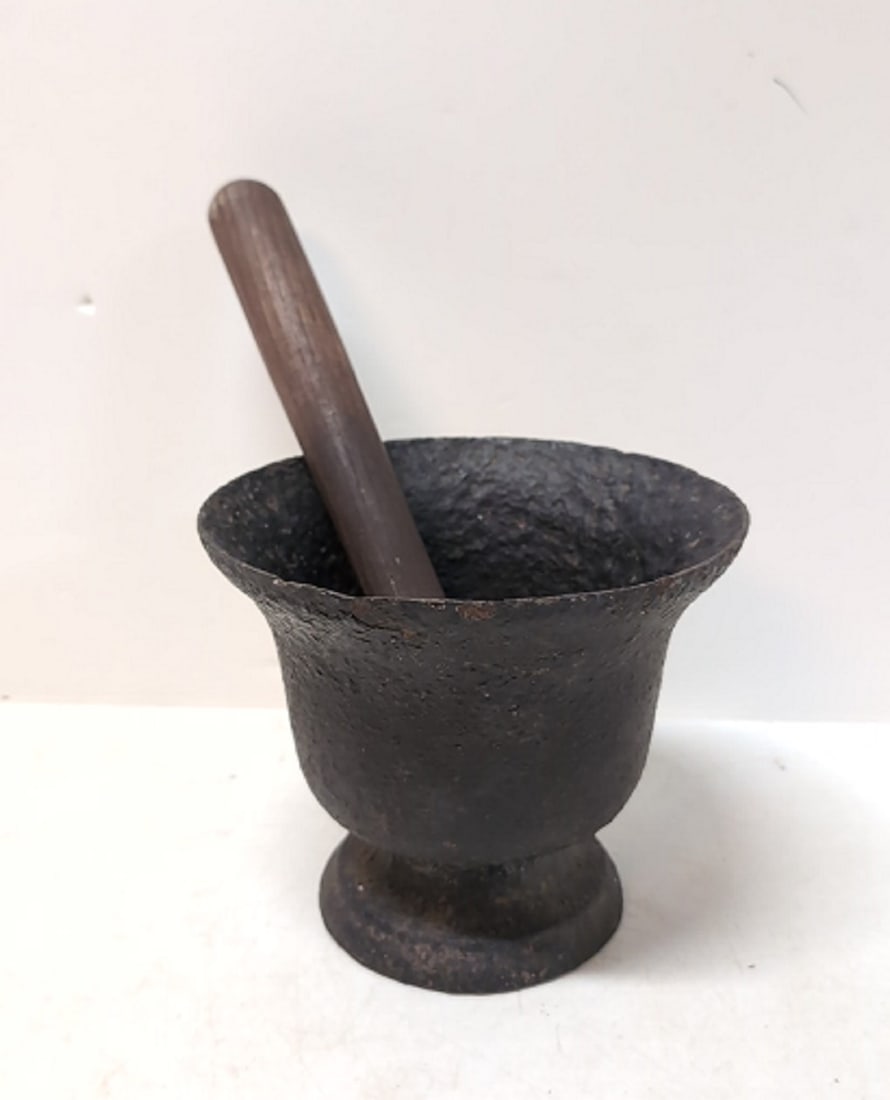 Antique Cast Iron Mortar & Pestle (1 of 2)