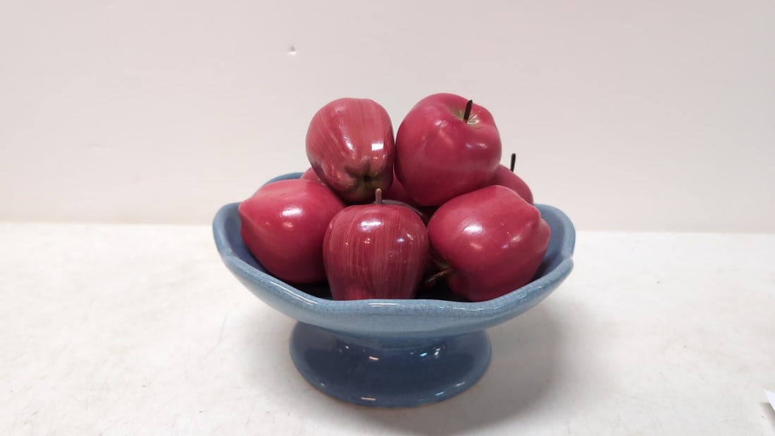 Blue Footed Bowl of Decorator apples (1 of 2)