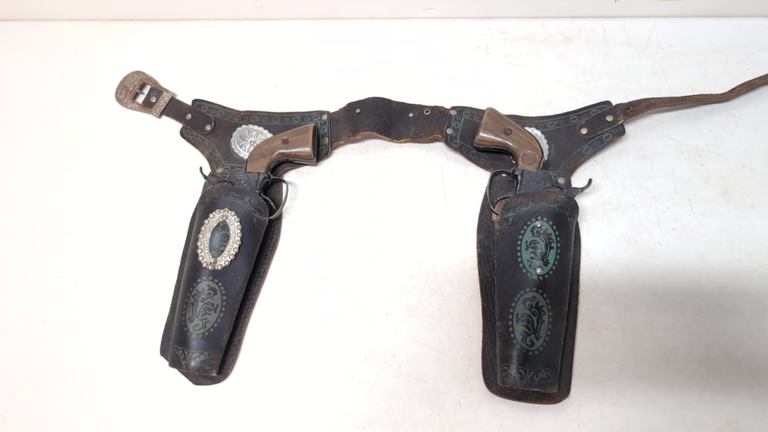Vintage Fanner 50 Cap Guns & Holster: Good vintage condition Pistol 10" Long holster - one missing concha and 31" long