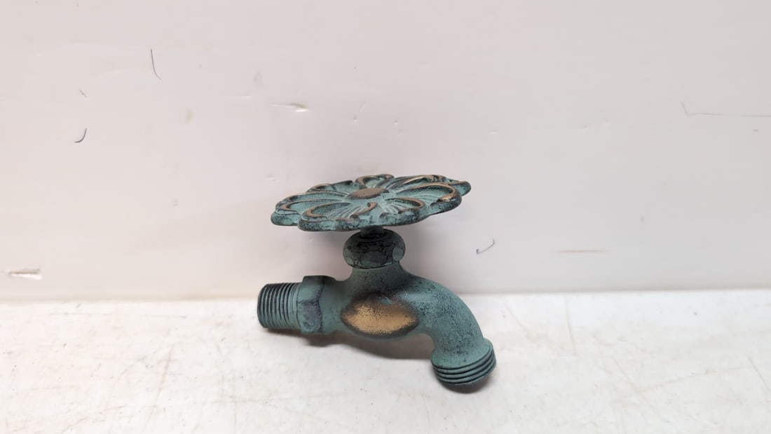 Out Door Brass Water Spigot: 4" Long large daisy handle
