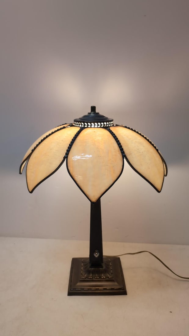 Vintage Floor lamp with Slag Glass Shade: Table lamp with flower shape shade 21" tall works