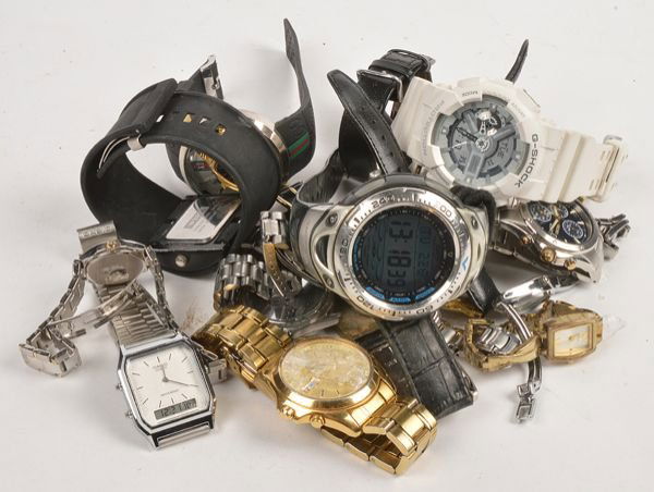A collection of fashion watches, comprising; ten g: A collection of fashion watches, comprising; ten gentleman's watches, brands include; Casio; Accurist; G-Shock; Sekonda; and Seiko; and nine lady's watches, brands include; DKNY; Seiko; Diesel; and Sw