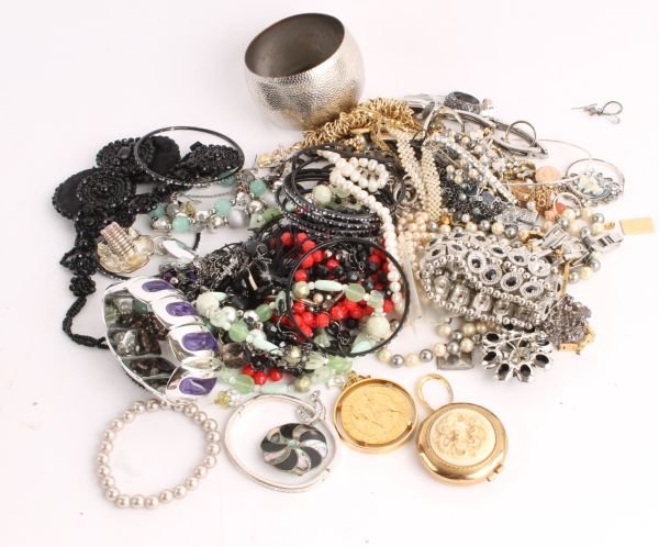 A quantity of costume jewellery, including; bracel: A quantity of costume jewellery, including; bracelets; bangles; beads; rings; and freshwater pearl necklaces IMPORTANT: This lot is subject to VAT and the buyer must pay VAT on both the hammer and the