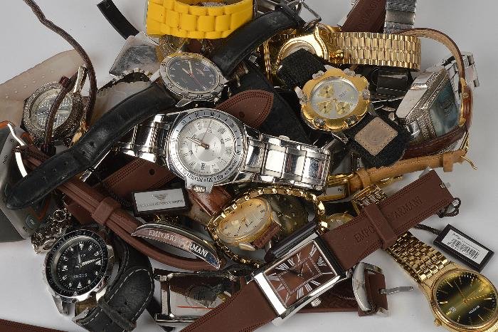 A collection of fashion watches, to include: gent: A collection of fashion watches, to include: gentleman's and lady's wrist and bracelet watches, brands to include: Slazanger; Fossil; Garmin; DKNY; Aldo; and others (37)IMPORTANT: This lot is subject