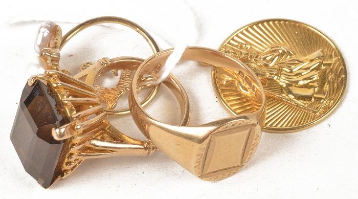 A 9 carat gold smoky quartz ring, the step cut sm: A 9 carat gold smoky quartz ring, the step cut smoky quartz in a four claw setting, finger size J 1/2; a 9 carat gold St Christopher pendant, 2,5cm diameter; a 9 carat gold signet ring, London 1978, f
