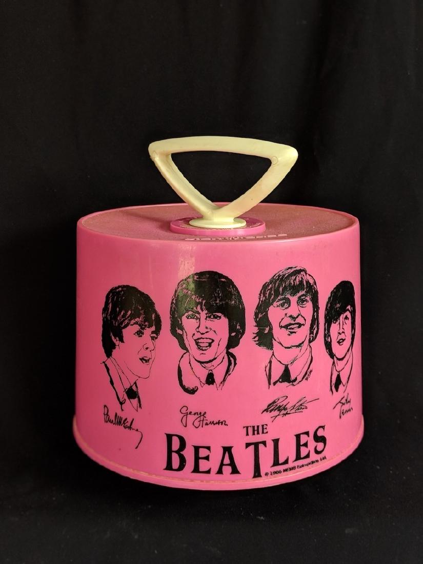Beatles Pink Disco Case with 10 Beatles 45's (1 of 3)