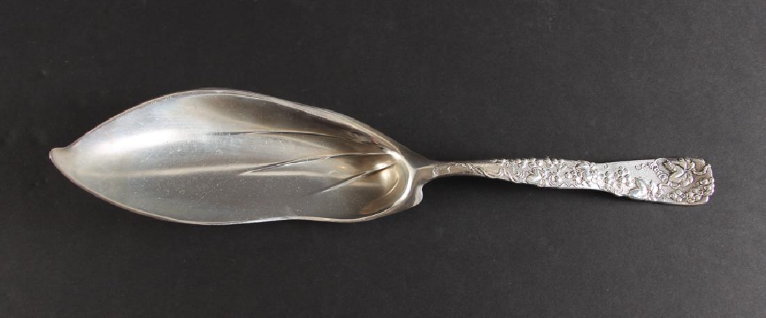 Tiffany Sterling Silver Vine and Grape Fish Slice (1 of 5)