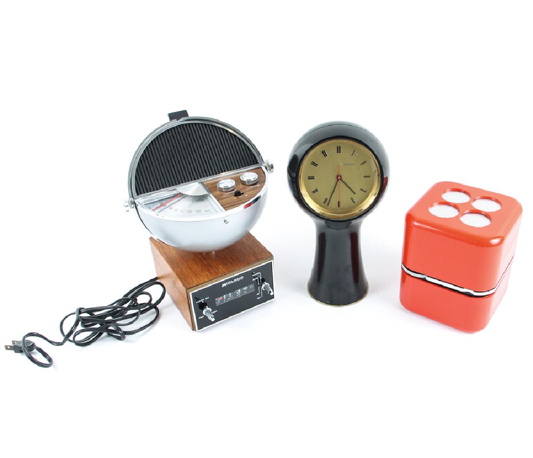 Three Mid Century Items Radios and Clock (1 of 4)