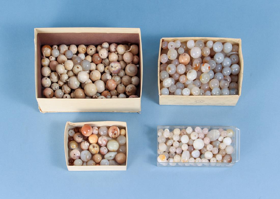 Large Group of Beige Agate and Quartz Beads (1 of 8)