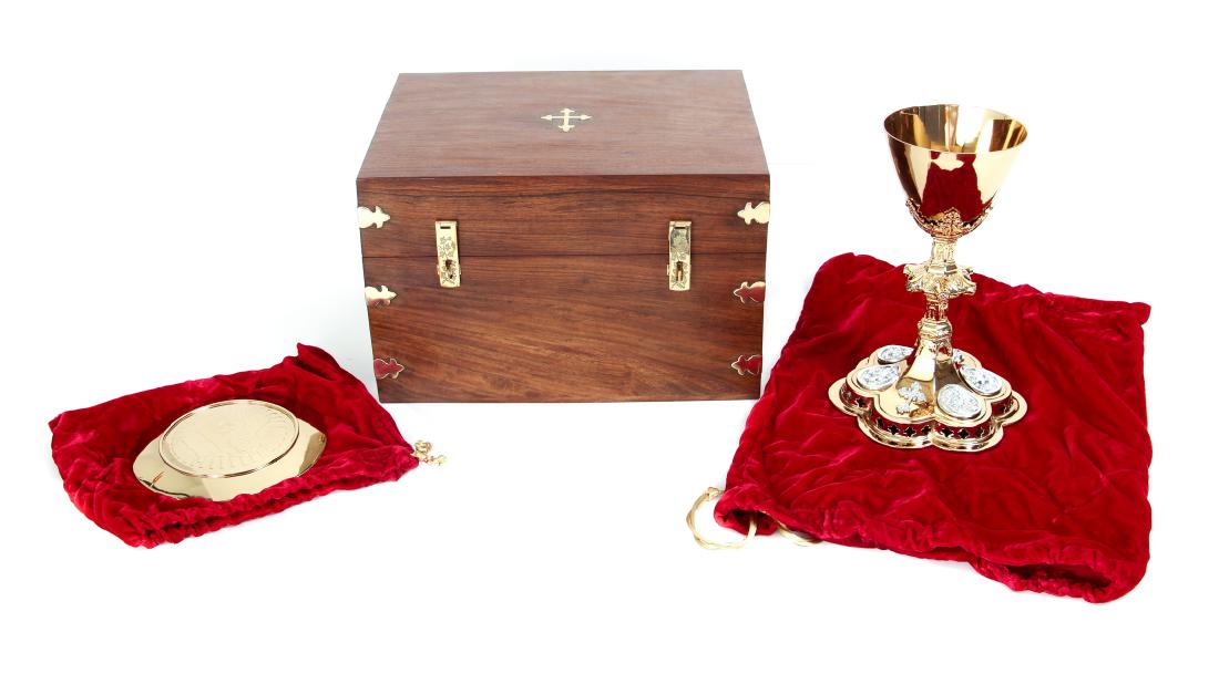 Vintage Chalice and Paten in Wood Case (1 of 10)