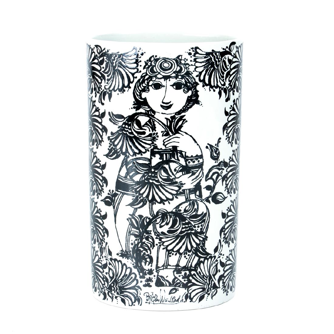 Bjorn Wiinblad Nymolle Petunia Vase: Bjorn Wiinblad Nymolle Petunia pattern vase, 8.25 inches.