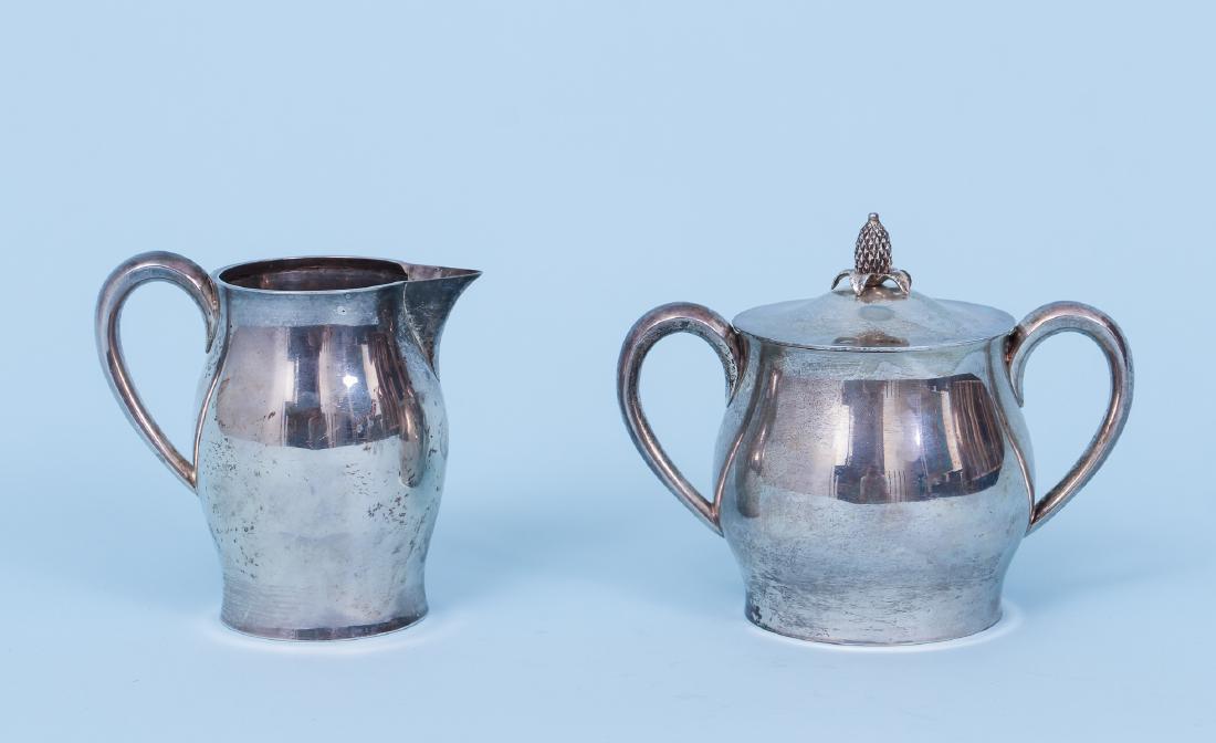Tuttle Silversmiths Sterling Creamer and Sugar: Tuttle Silversmith sterling silver creamer and sugar, based on Paul Revere patterns, 5 inches, 15 troy ounces.