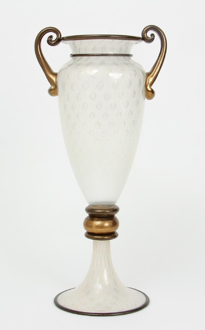 Mario Gambaro Venetian Glass Urn: Mario Gambaro Venetian glass vase, in the form of urn with two handles, with controlled bubble decoration, 20.25 inches.