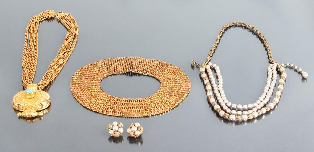 Three Vintage Costume Jewelry Necklaces (1 of 17)