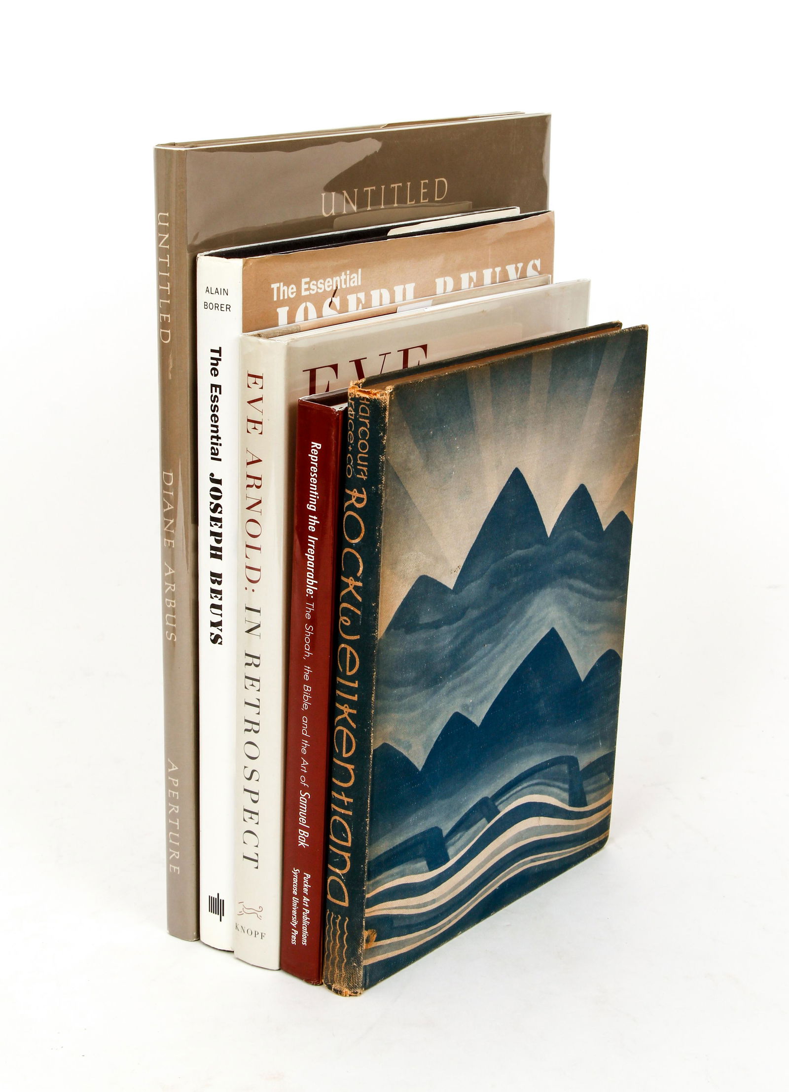 Lot 5 volumes Modern Art Photography Bak Signed: Lot of 5 volumes on Modern Art and Photography, includes Diane Arbus, Untitled, monographs of Joseph Beuys and Samuel Bak -- the Bak one is signed by the artist --, an Eve Arnold Retrospective and Roc