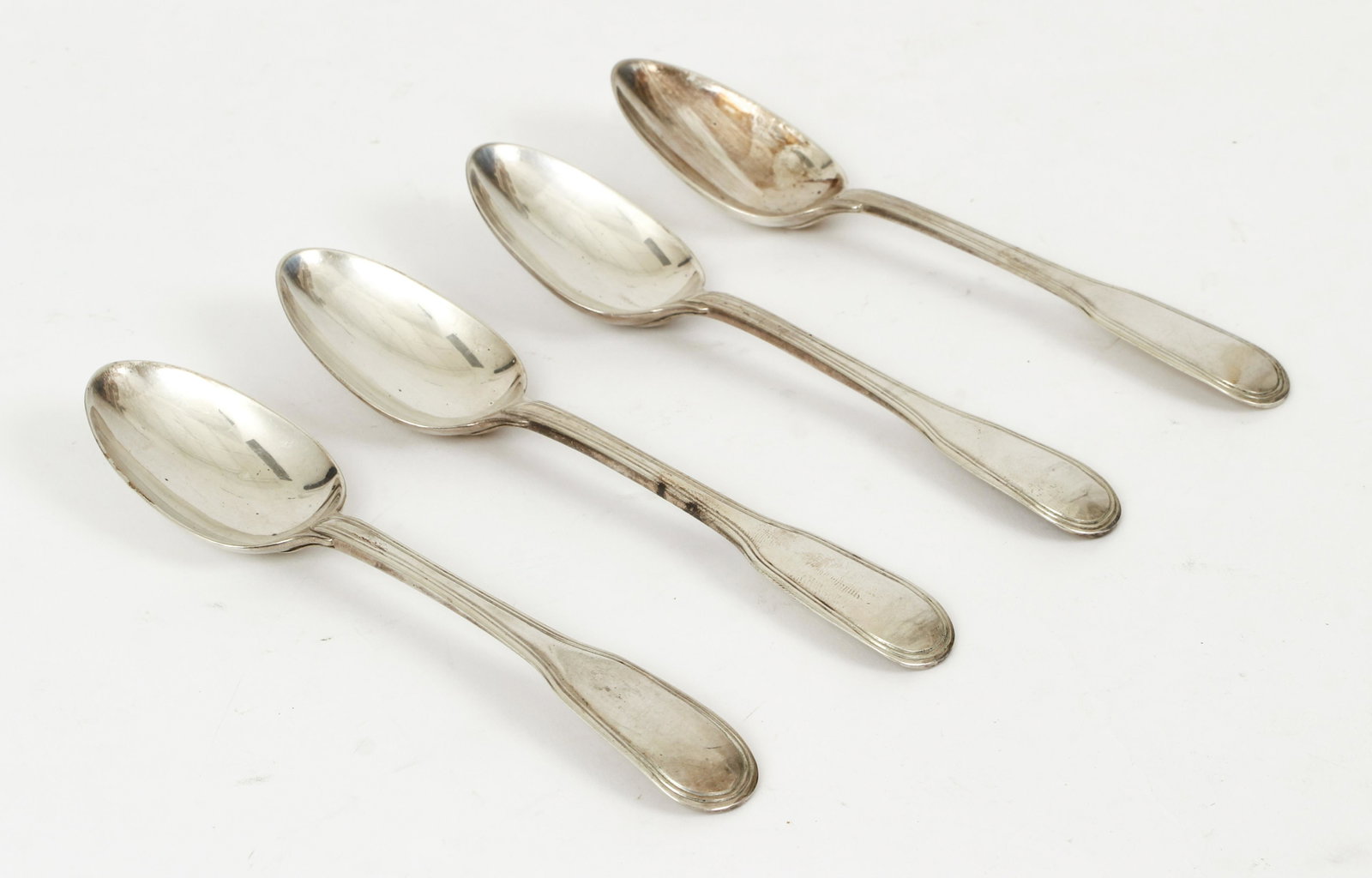4 Thomas Chawner Silver Teaspoons 1772: 4 British silver teaspoons by Thomas Chawner, hallmarked London, 1772, length 6.5 inches, total weight 6.2 ozt.
