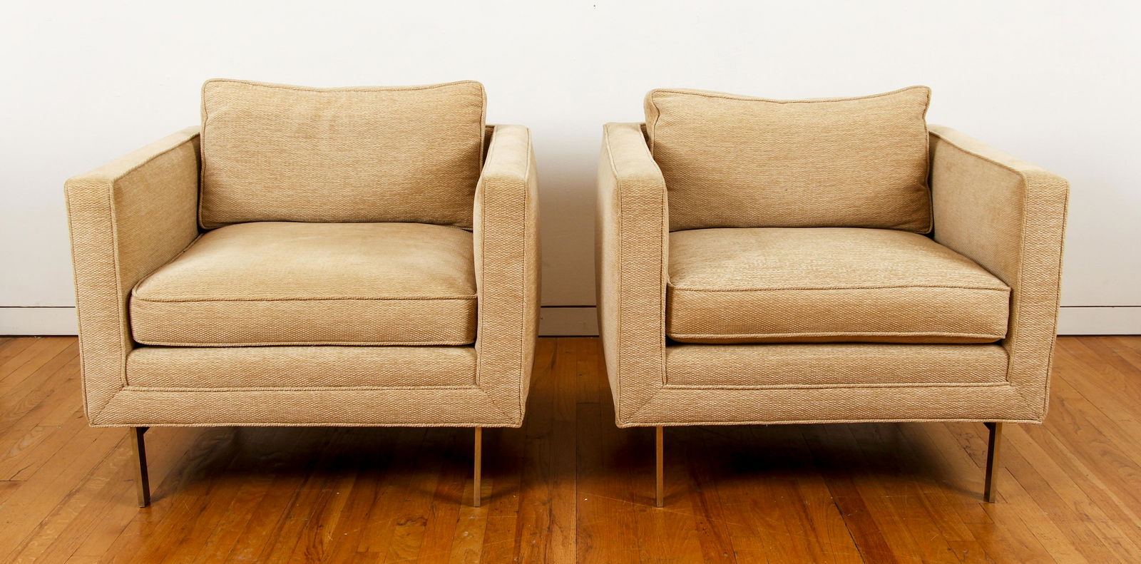 Cumberland MCM Pair Club Chairs Larsen Fabric 1968 (1 of 6)