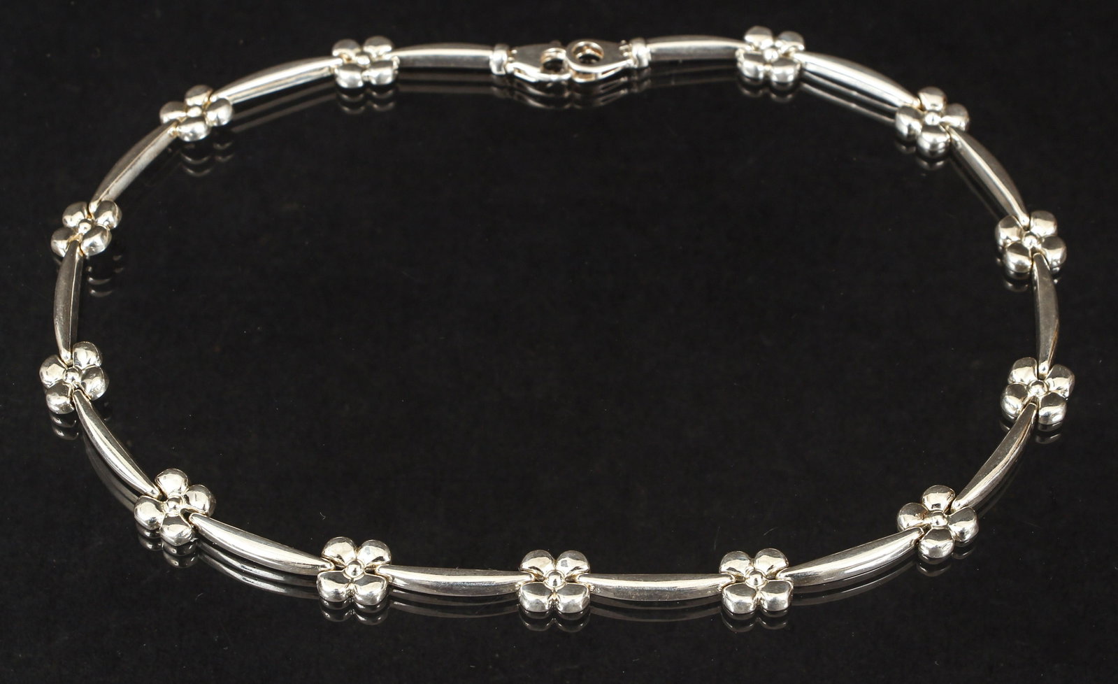 Italian Sterling Silver Milor Floral Necklace: Silver Milor floral necklace. Fashioned as a chain of flowers, each formed flower and curved stem are attached with a pin and hinge which allow the necklace to lay perfectly flat against the body. Fin