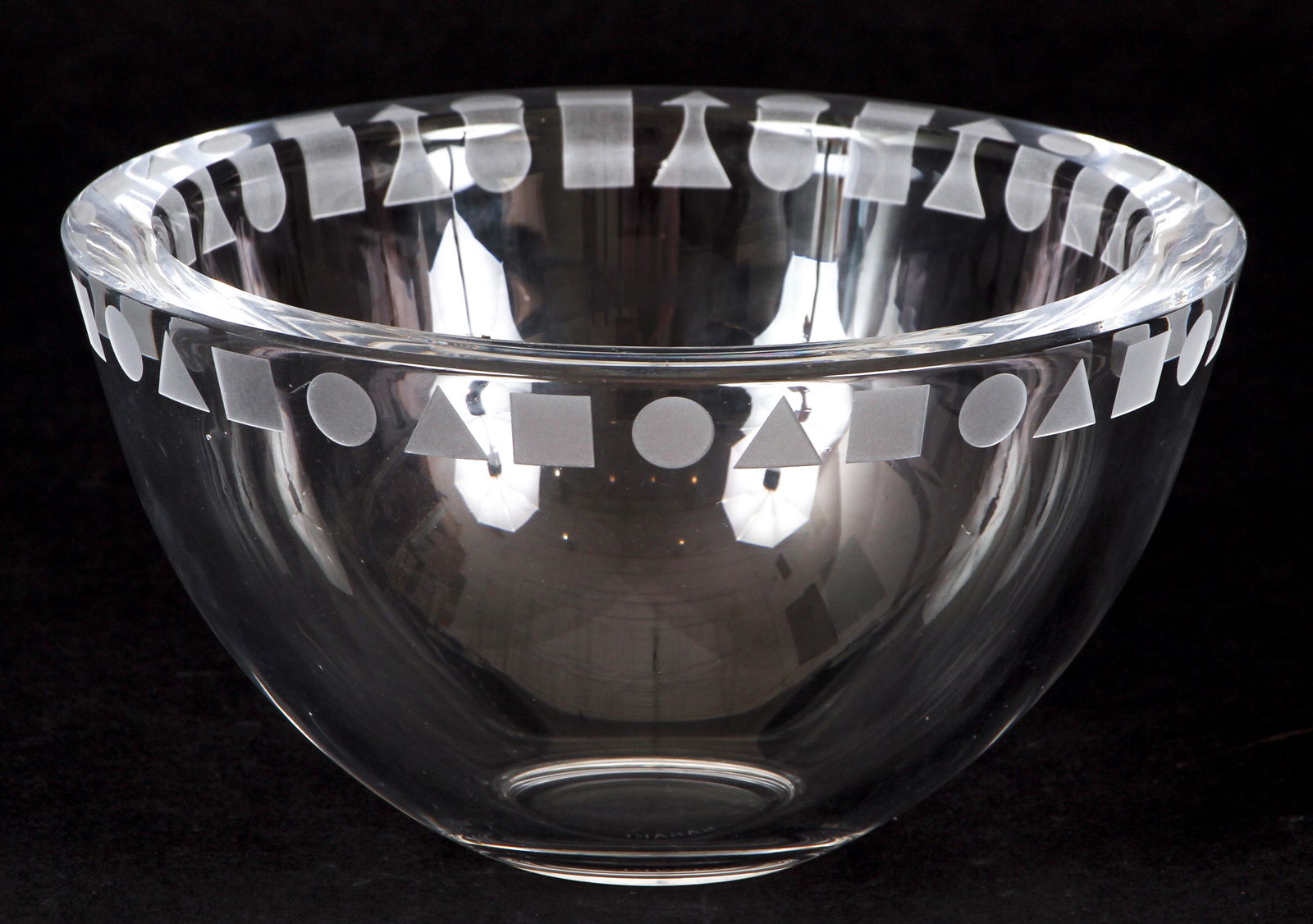 Sasaki Ward Bennett Geometric Crystal Bowl: Ward Bennett for Sasaki, Sengai Crystal Bowl, geometric pattern around rim, diameter 7.25 inches.