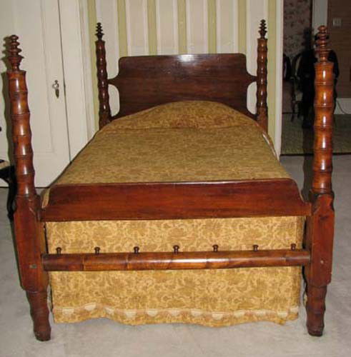 19th Cent -Three quarter bed with spool turnings: Title: Three quarter bed of mixed woods with spool turnings, urn finial, mid 19th Century with lovely detailing Medium: wood Dimension: 64.5 x 53 x 79 inches Provenance:The Estate of Emily F. Oliver,