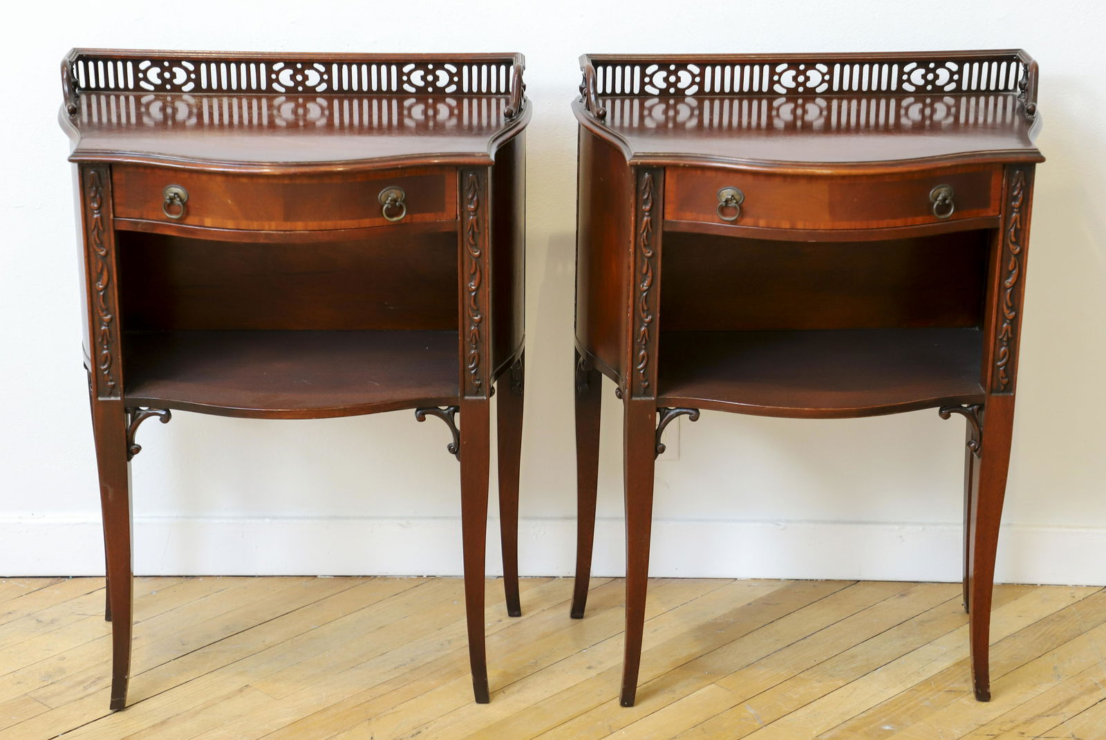 Pair of Mahogany End Tables or Nightstands 1940s (1 of 4)