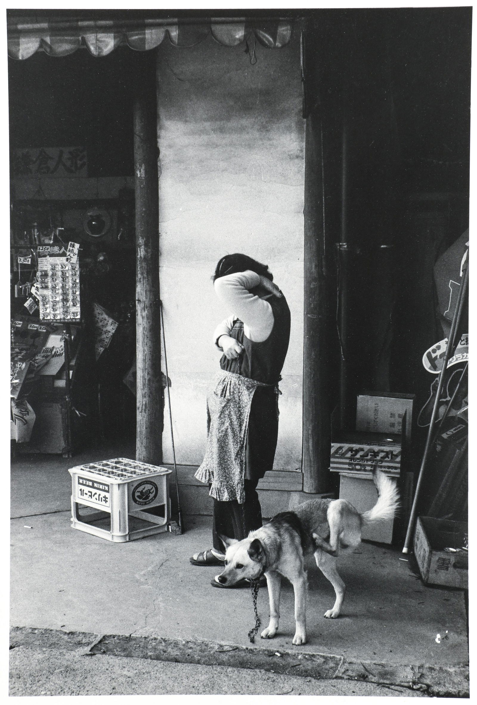 Elliott Erwitt Scratchers Signed Silver Gelatin Photo (1 of 5)