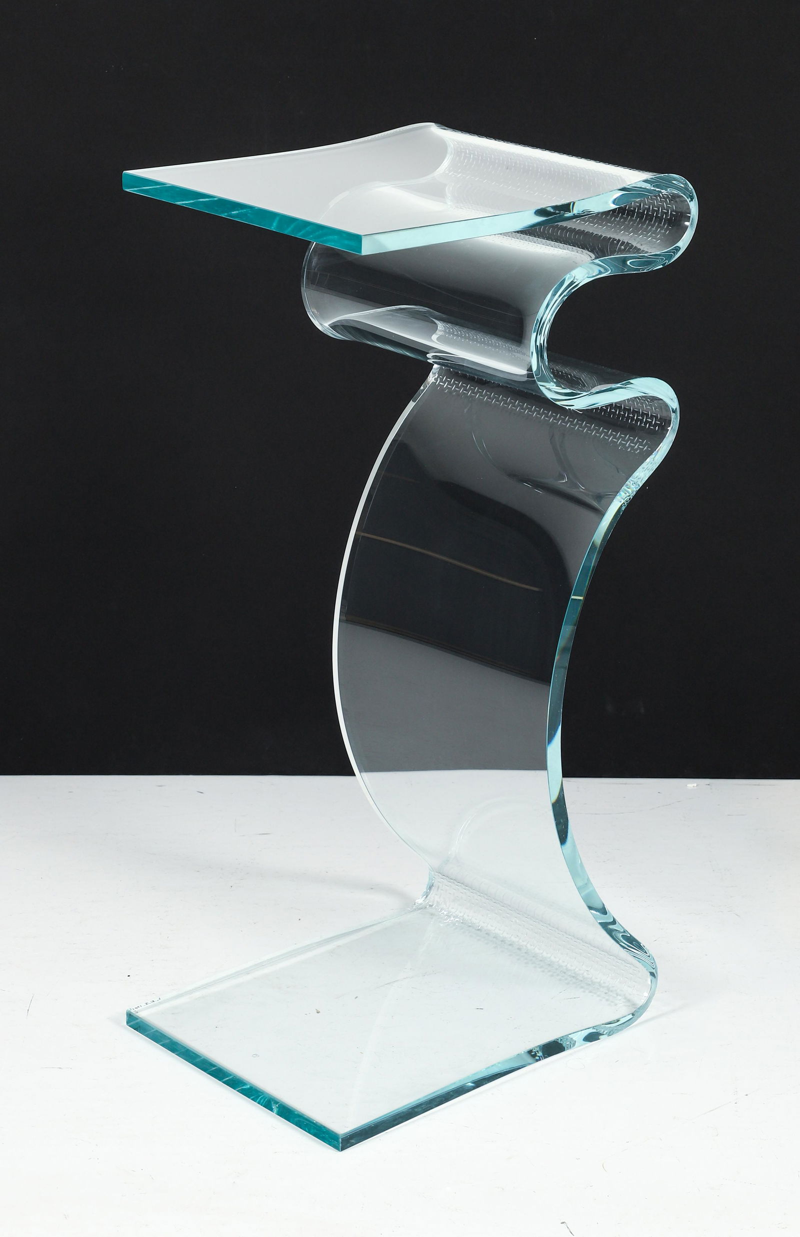 Pair of Laurel Fyfe Glass Ribbon Pedestals 1991 (1 of 7)