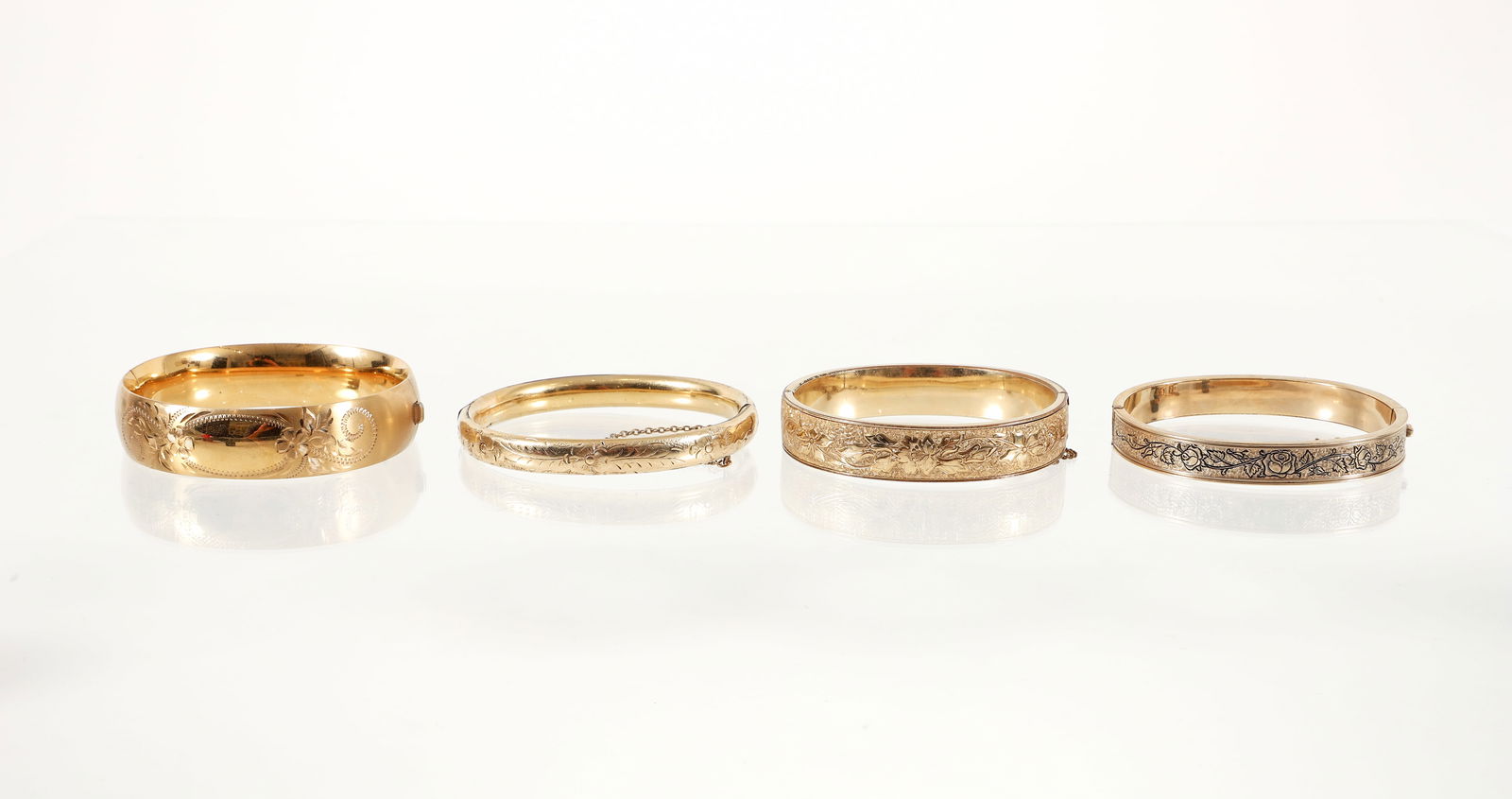4 Vintage gold filled Bangle Bracelets (1 of 17)