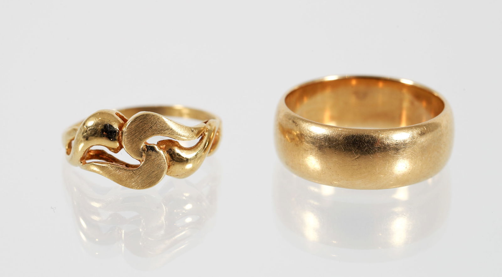 18K Yellow Gold Wedding Band (1 of 7)