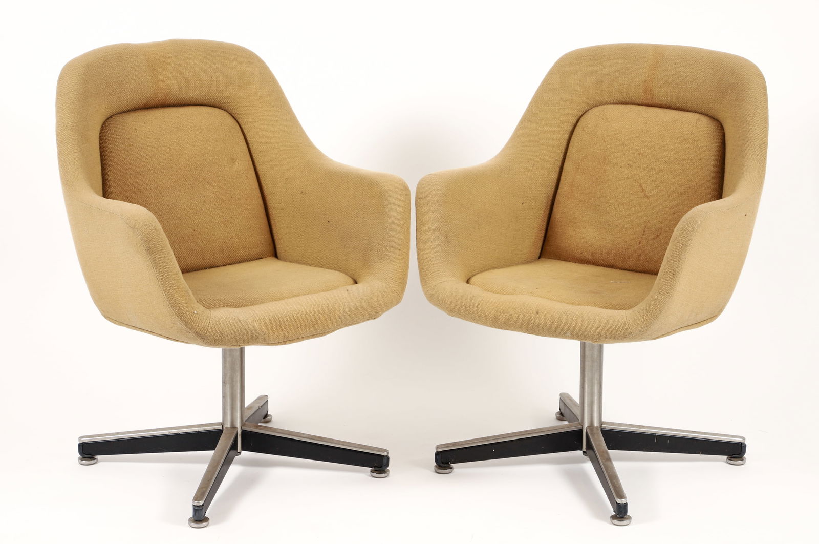 Pair of Max Pearson for Knoll Executive Chairs (1 of 5)