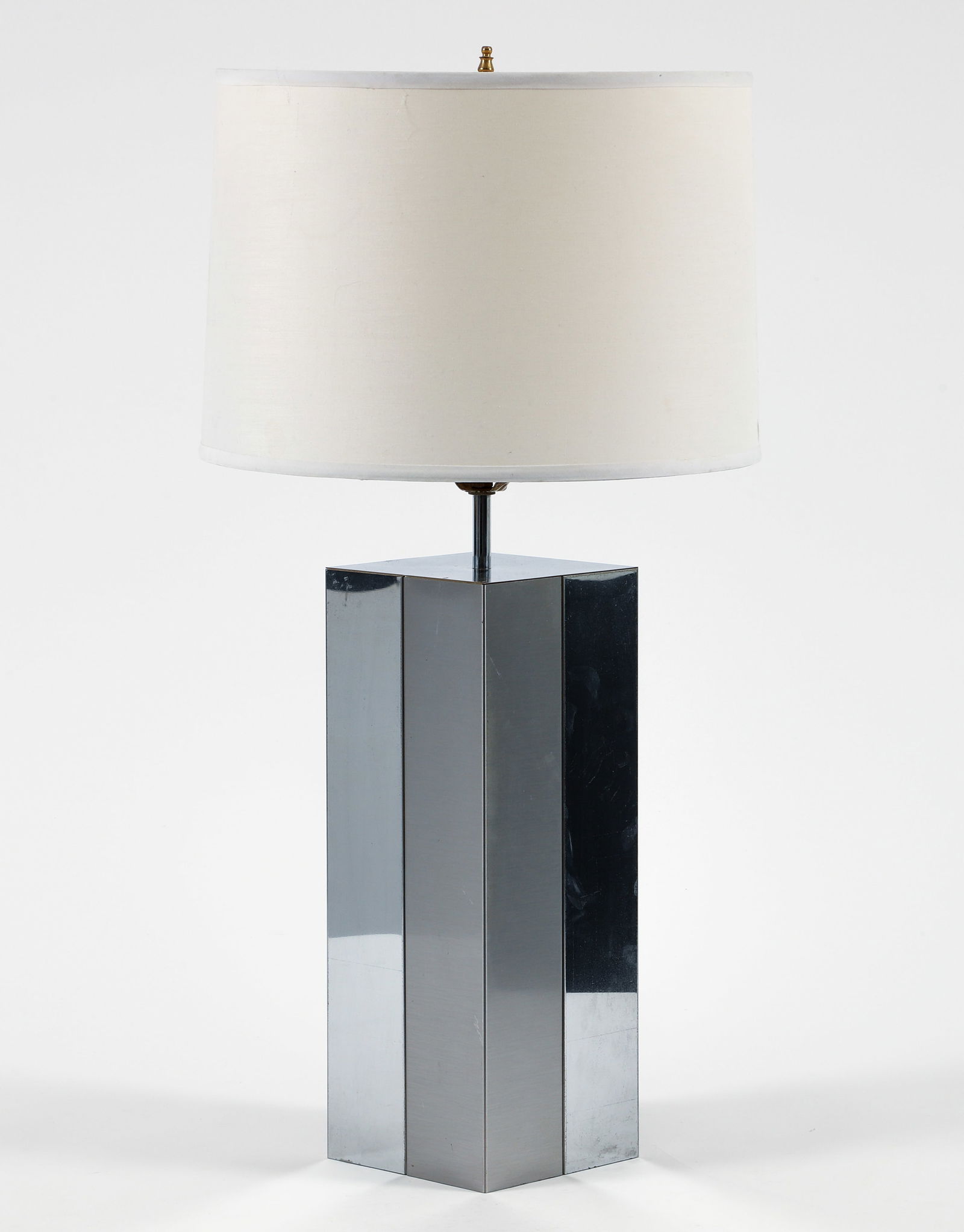 Robert Sonneman Cityscape Style Table Lamp: Robert Sonneman columnar brushed and polished aluminum table lamp. Lamp body is 16 x 6 x 6 inches, with attached Sonneman label on bulb socket, with shade.