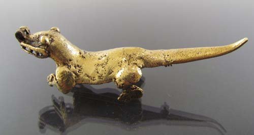 Chibcha 18K Gold Alligator Pin, Colombian/El Salvad: Artist: Chibcha,Panama or possibly Costa Rica, Colombian,El Salvadorian Maker circa AD500-1200 Title: Chibcha 18K Gold Alligator Pin, lost wax casting, relic appearance (with modern, secure pin and ca