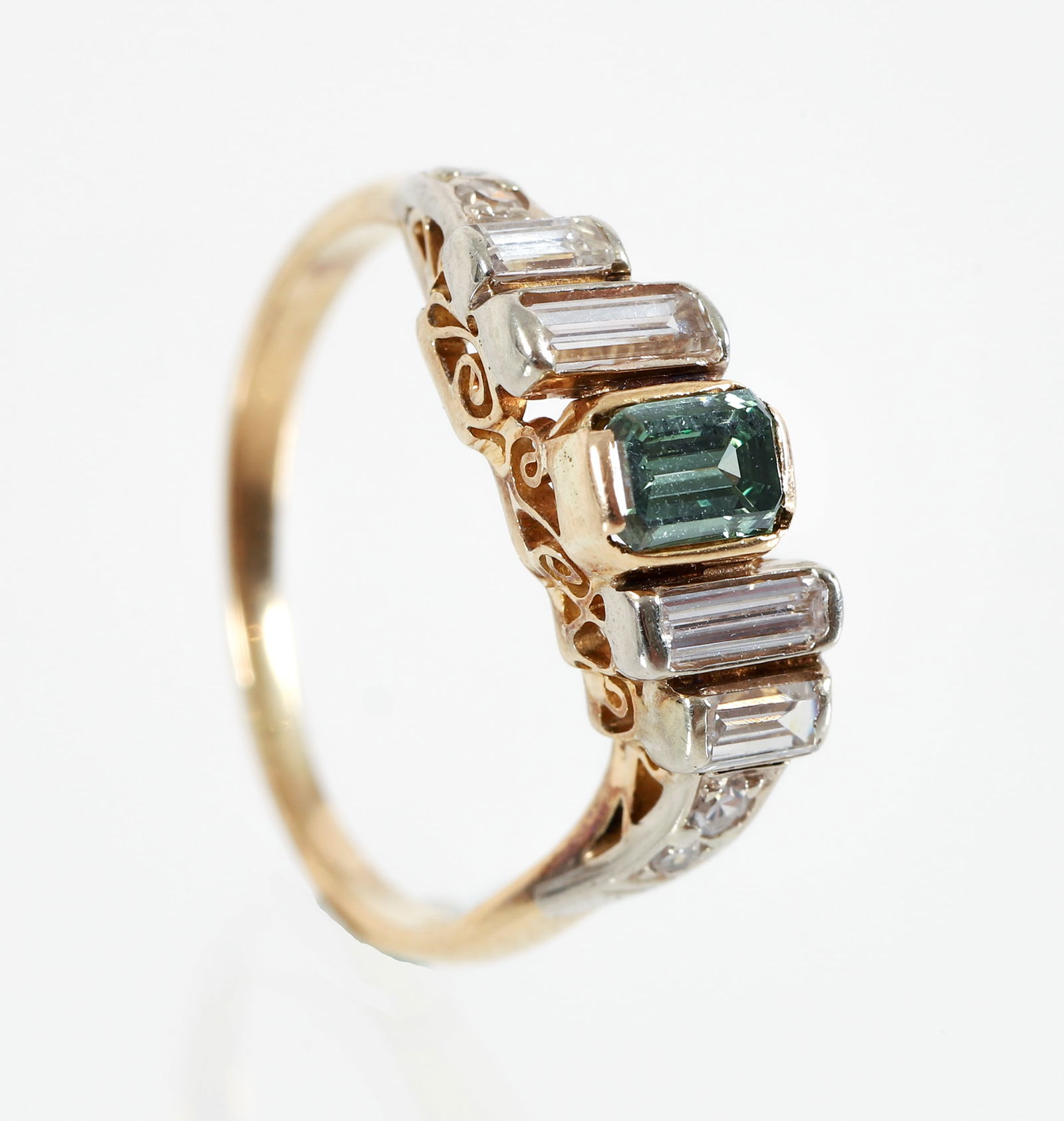 18K Vintage Green Diamond Ring