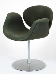 Pierre Paulin for Artifort Tulip Chair 1970s: Pierre Paulin for Artifort Tulip Chair, France/Norway, 1970s. Green upholstery covered seat and back over a chrome pedestal. Stamped at underside. 30.5 x 26.5 x 23 inches.