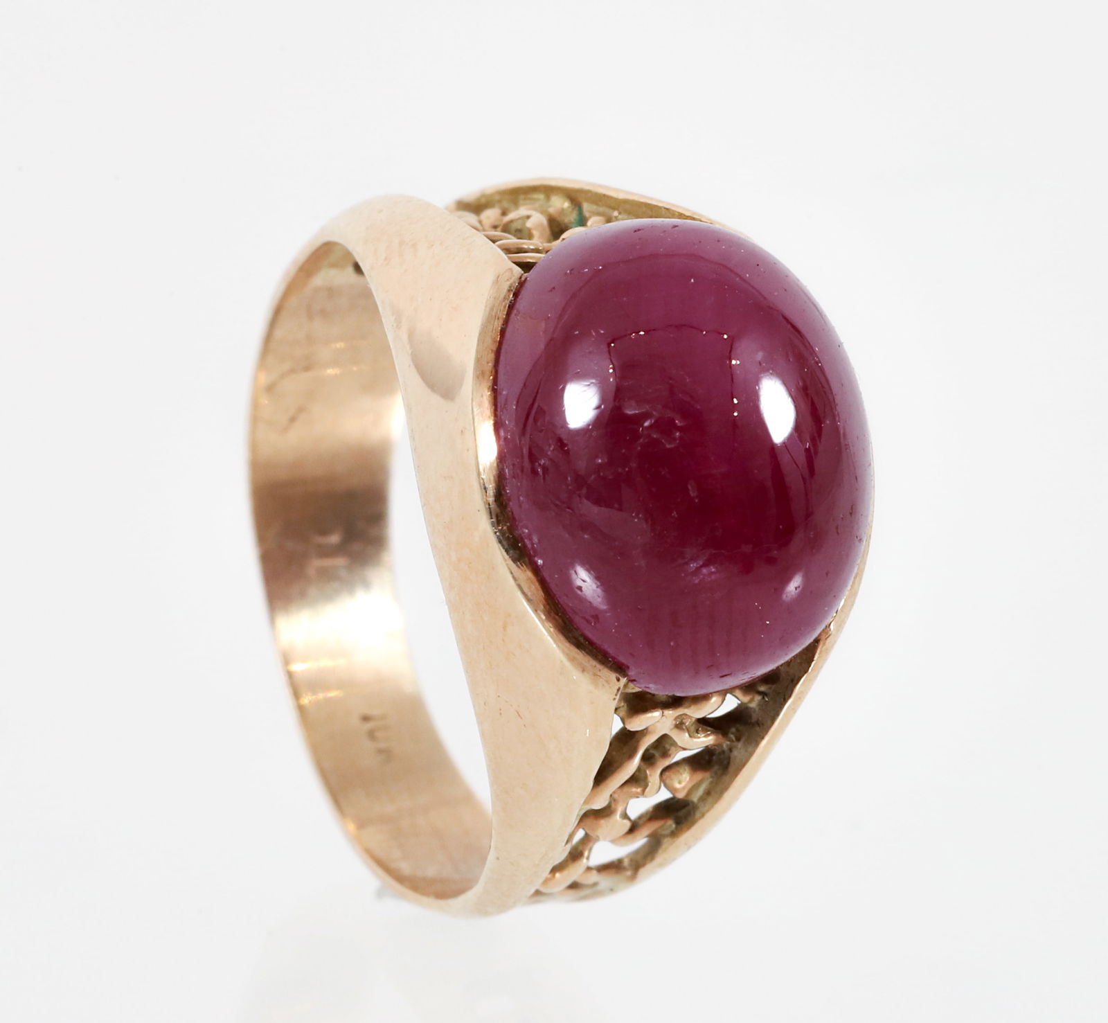 10K Ruby Cabochon Ring (1 of 4)
