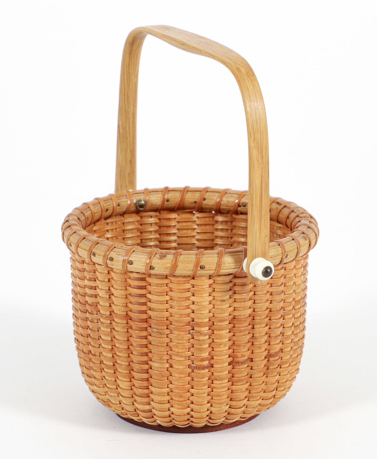 John and Frances Elder 1975 Nantucket Basket: Elder, John and Frances (American Basketmakers), Small Basket, 6 x 5 inches, with attached label inside center.
