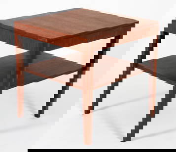 Mid Century Modern Side Table: Mid century modern style side table with nicely grained wood, one shelf, apparently unmarked and unlabeled. 26 x 26 x 26 inches.