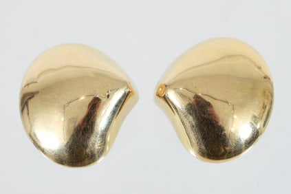 14k Venus Shell Clip Earrings